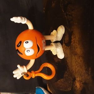 M&M ORANGE KEYCHAIN